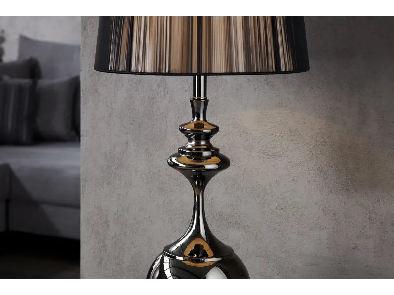 Lampadaire design baroque recouvert de fils de nylon noir