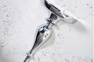 Support mural style baroque 80 cm en aluminium argenté 2