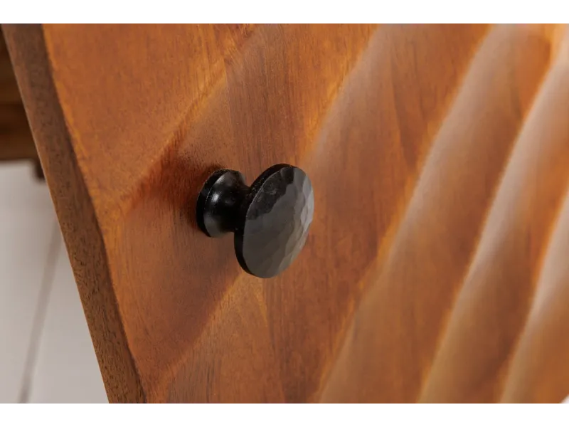 Table de chevet en bois massif sculpté scorpion coloris noir 50cm pas cher