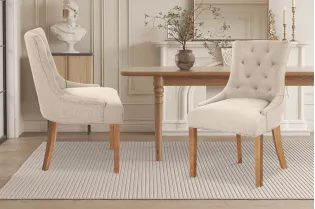 Chaise Capitonnée en Tissu Sable – Élégance et Confort