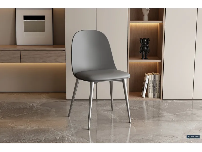 CHAISES 'JASMIN' ASSISE PP COUSSIN en simili cuir coloris Gris