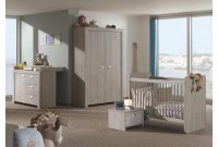 Chambre moderne pour bébé avec lit évolutif
