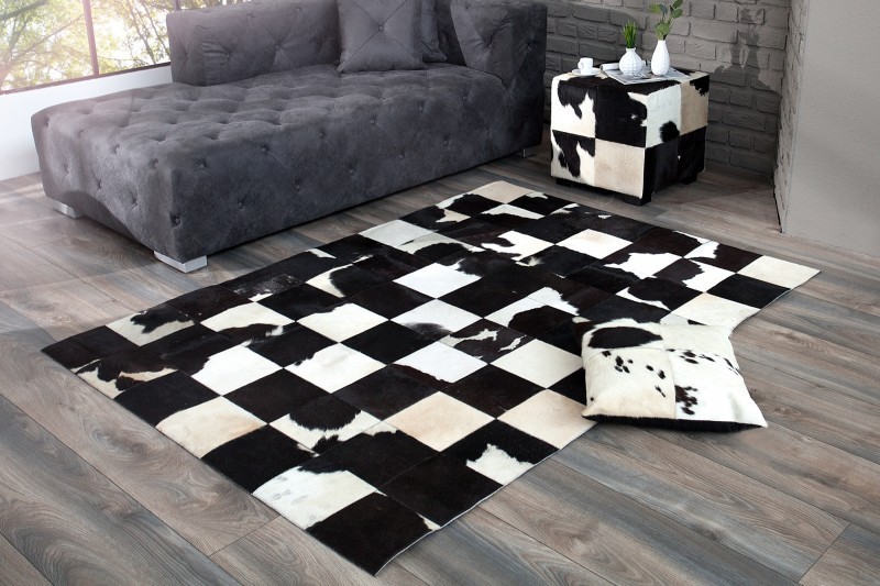 Tapis style patchwork en vraie fourrure teinté noir et blanc