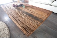 Table basse design industriel alliant métal et bois