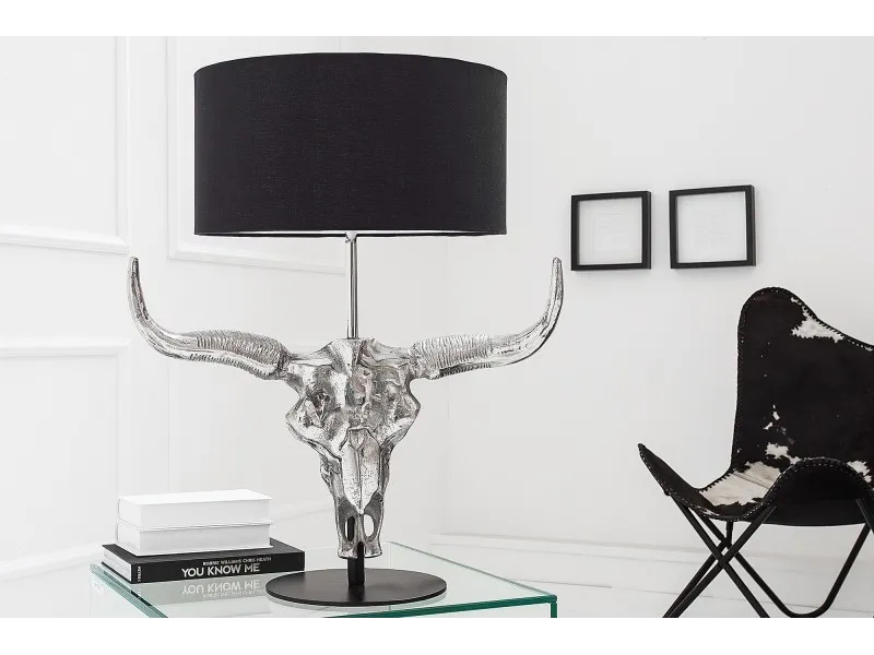 Lampe à poser design crâne de taureau coloris argenté et noir