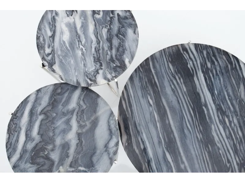 Table basse design en marbre coloris gris avec piétement en métal argenté