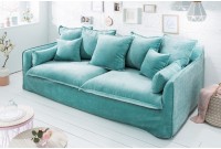 Canapé moderne en velour coloris bleu aqua avec des coussins