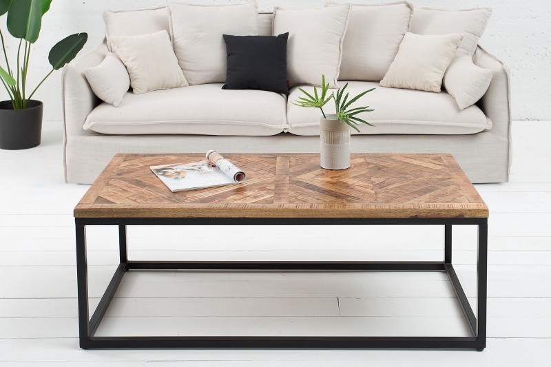 Table basse de style industriel en bois massif naturel avec piétement en métal noir