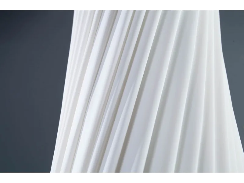 Lampadaire ovale 160 cm en tissu de latex plissé coloris blanc