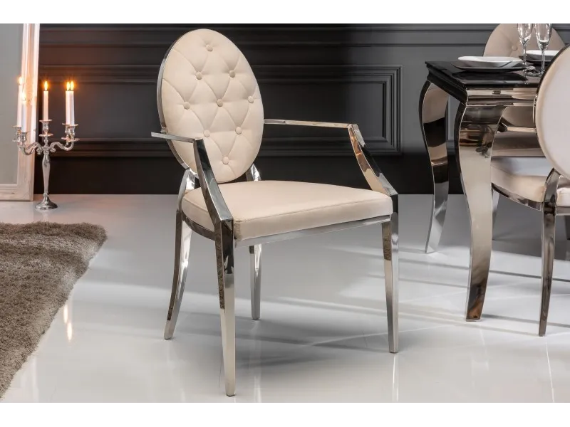 Chaise design baroque de salle à manger en velours coloris beige avec accoudoirs