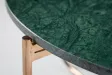 Table basse design en marbre coloris vert avec piétement en métal doré