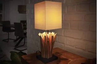 Lampe à poser de 15 cm en bois flotté coloris blanc