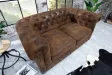 Canapé design chesterfield capitonné en simili cuir marron