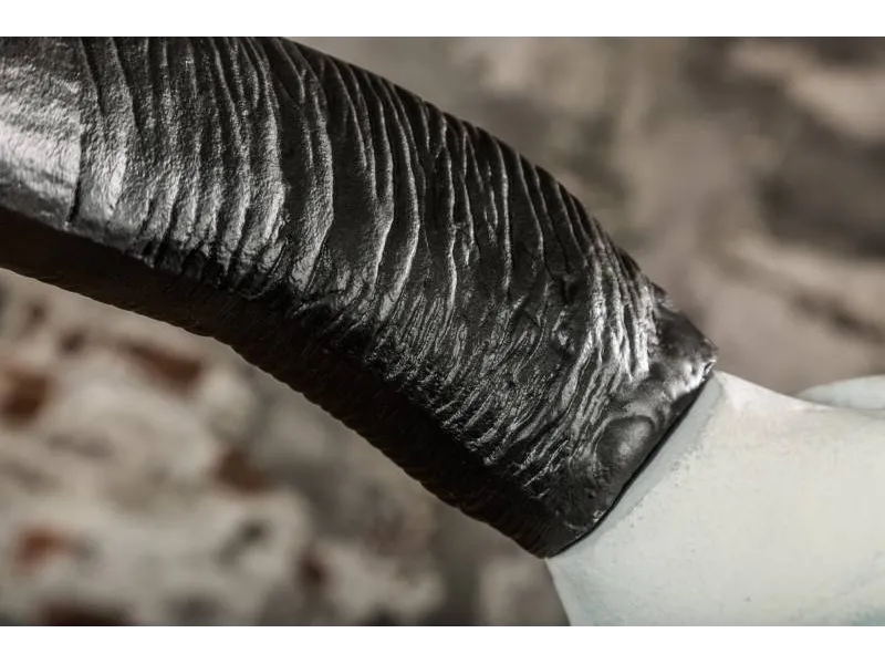 Trophée mural design crâne de taureau coloris blanc et noir de 70 cm