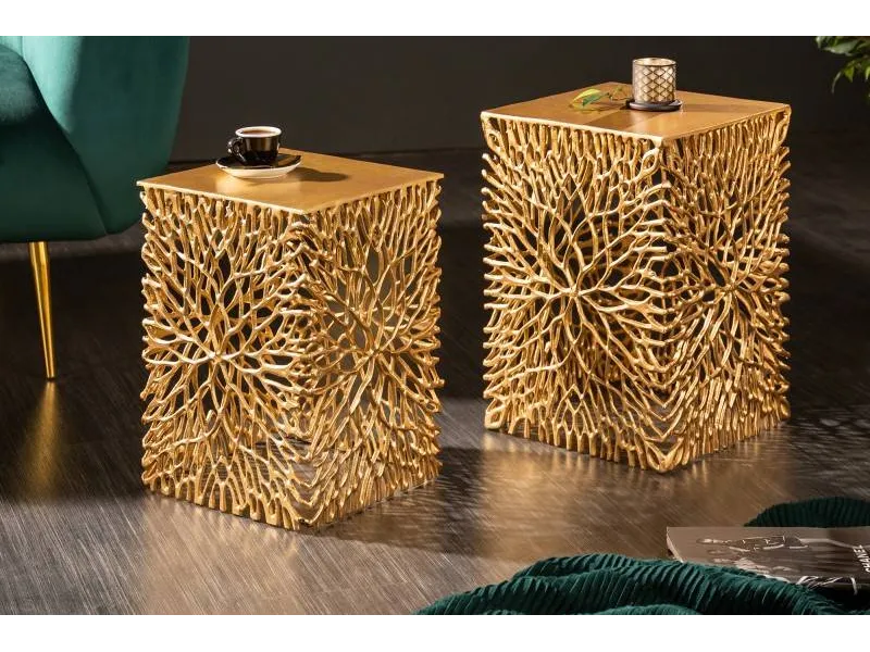 Ensemble de 2 tables d'appoint en forme de feuille en métal doré