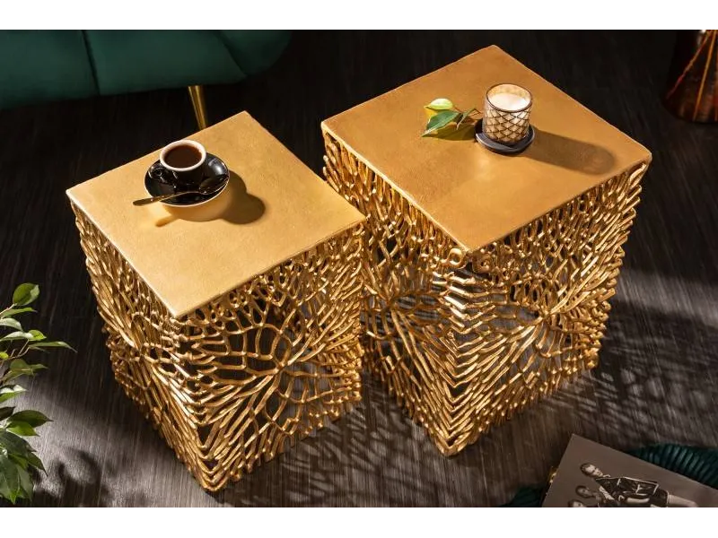 Ensemble de 2 tables d'appoint en forme de feuille en métal doré