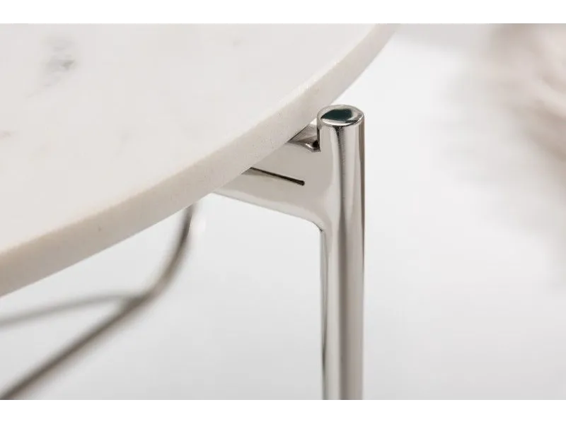 Table basse design en marbre coloris blanc avec piétement en métal argenté